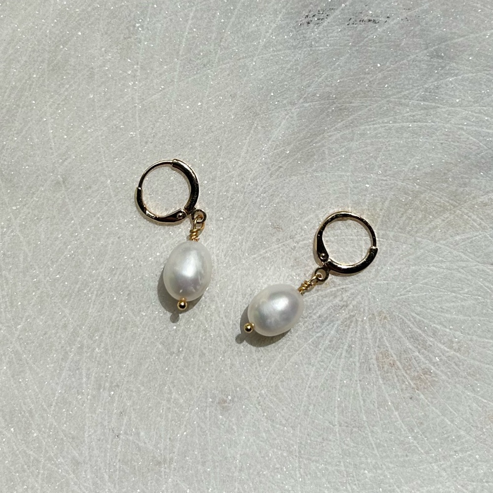 En Route Jewelry Pearl Hoop Earrings